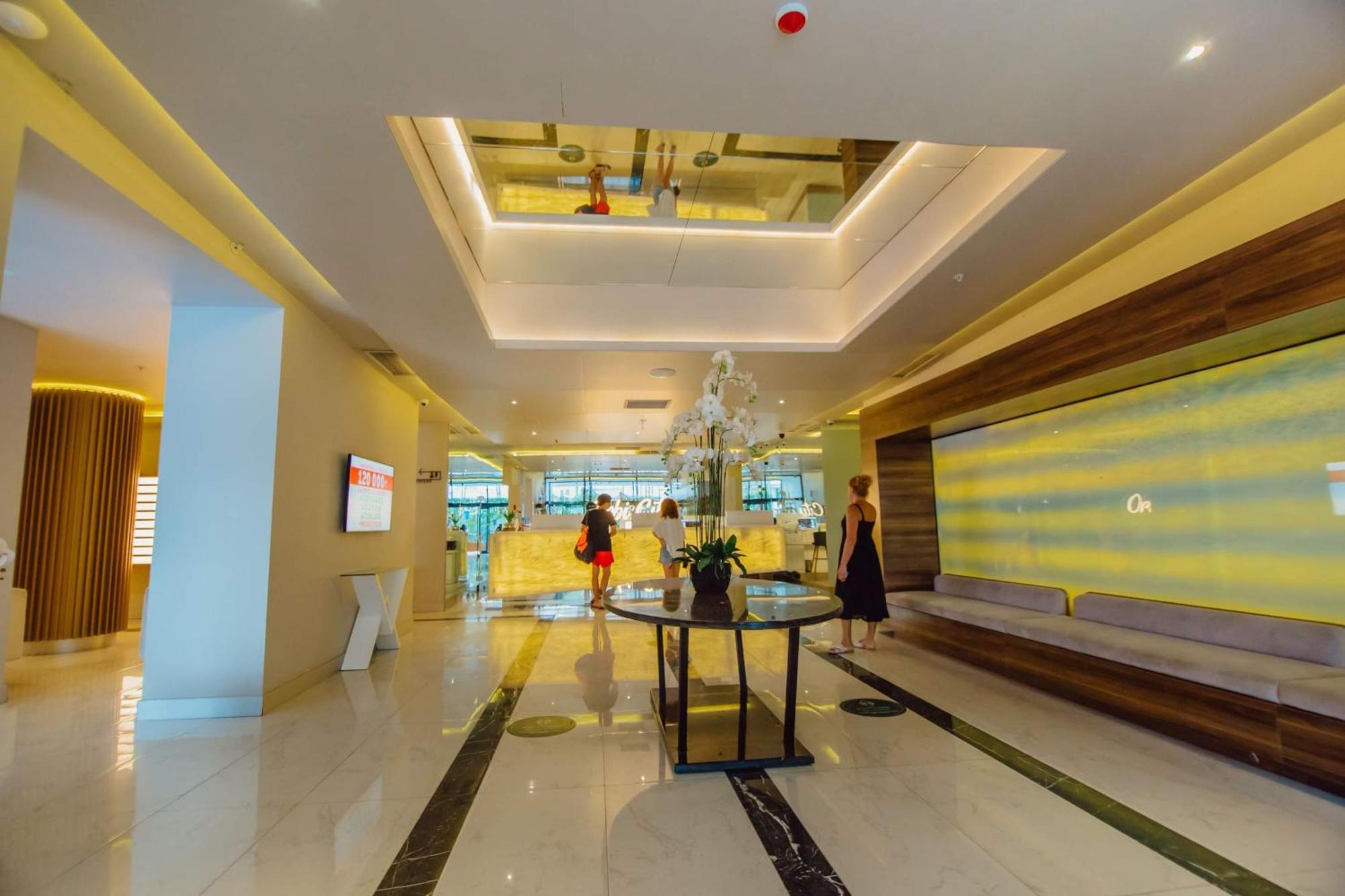 Orbi City Black Sea View Aparthotel 巴统 外观 照片