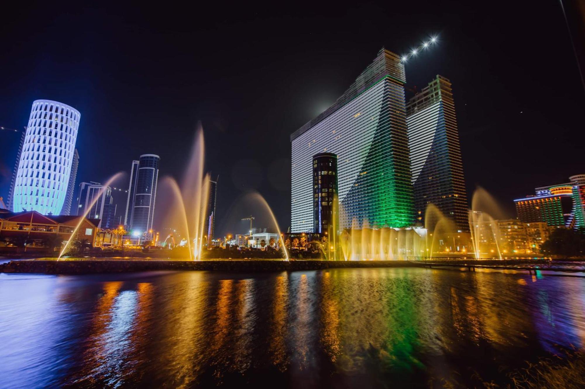 Orbi City Black Sea View Aparthotel 巴统 外观 照片